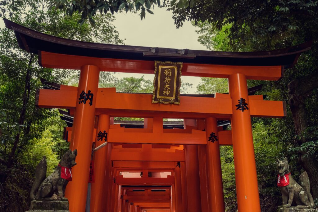 東京で最強の縁結び神社9選！三大縁結びからご利益の由来・参拝作法まで【2026年最新】