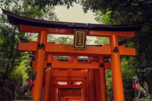 東京で最強の縁結び神社9選！三大縁結びからご利益の由来・参拝作法まで【2026年最新】